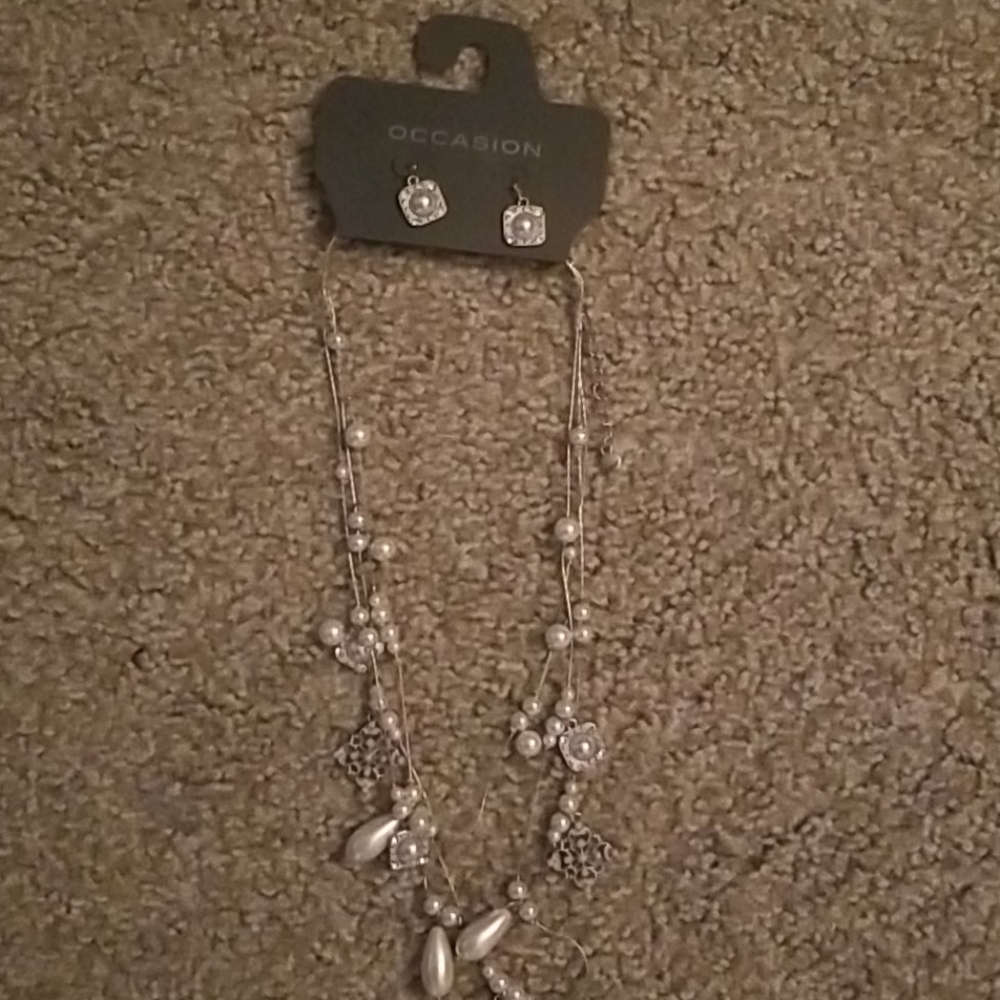 3 layer pearl chain with earrings